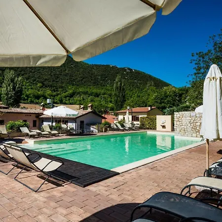 Holiday home Elegant In With Swimming Pool Featuring Nature And Tranquillity Foligno