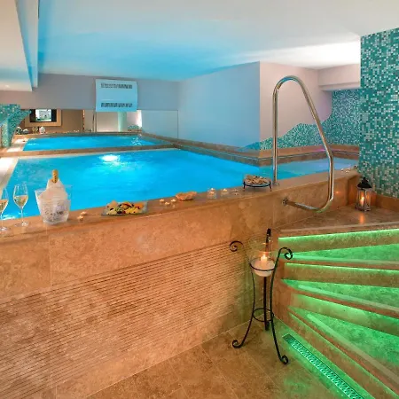 Holiday home Elegant In With Swimming Pool Featuring Nature And Tranquillity Foligno