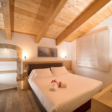 Holiday home Elegant In With Swimming Pool Featuring Nature And Tranquillity Foligno