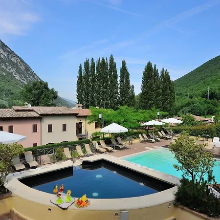 Elegant In With Swimming Pool Featuring Nature And Tranquillity * Foligno