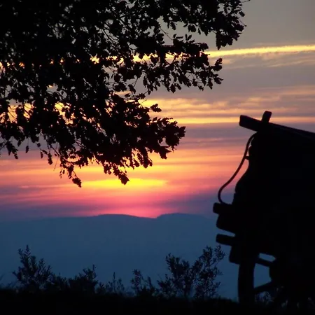 Сasa de vacaciones Elegant In With Swimming Pool Featuring Nature And Tranquillity