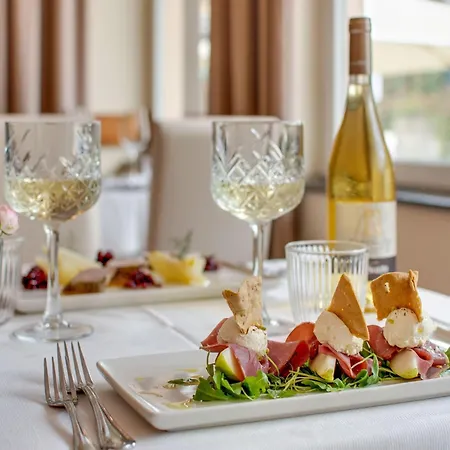 Сasa de vacaciones Elegant In With Swimming Pool Featuring Nature And Tranquillity