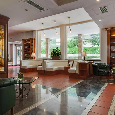 Elegant In With Swimming Pool Featuring Nature And Tranquillity フォリーニョ